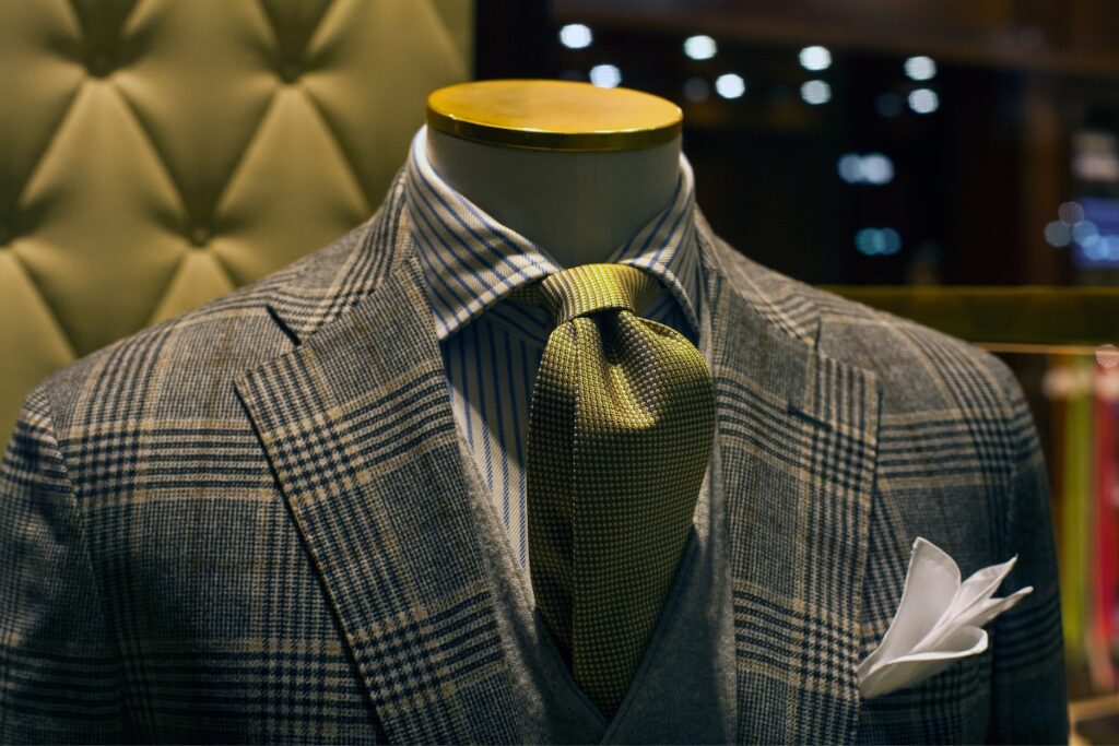 A mannequin wearing a suit and tie, showcasing the history of golf attire.